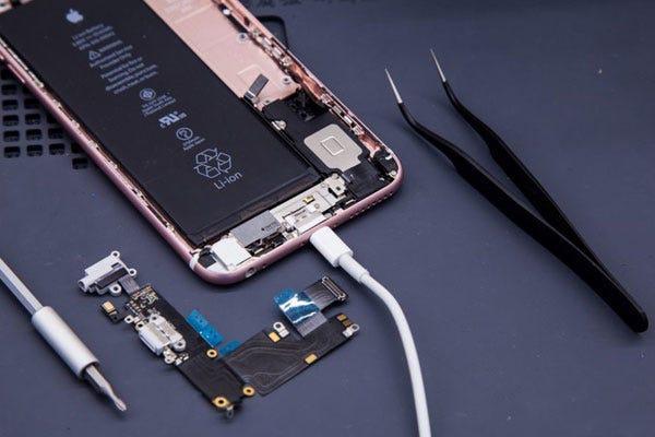 Paquete de repuestos para el puerto de carga Lightning para reparaciones confiables de iPhone.
